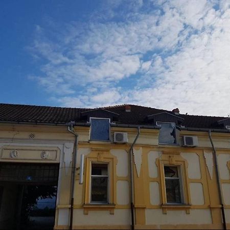 Viktorija Nova Hotel Kanjiža Buitenkant foto