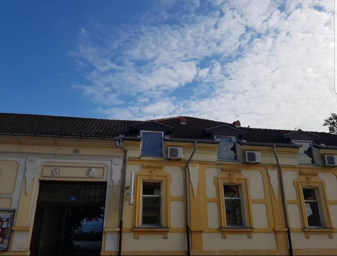 Viktorija Nova Hotel Kanjiža Buitenkant foto