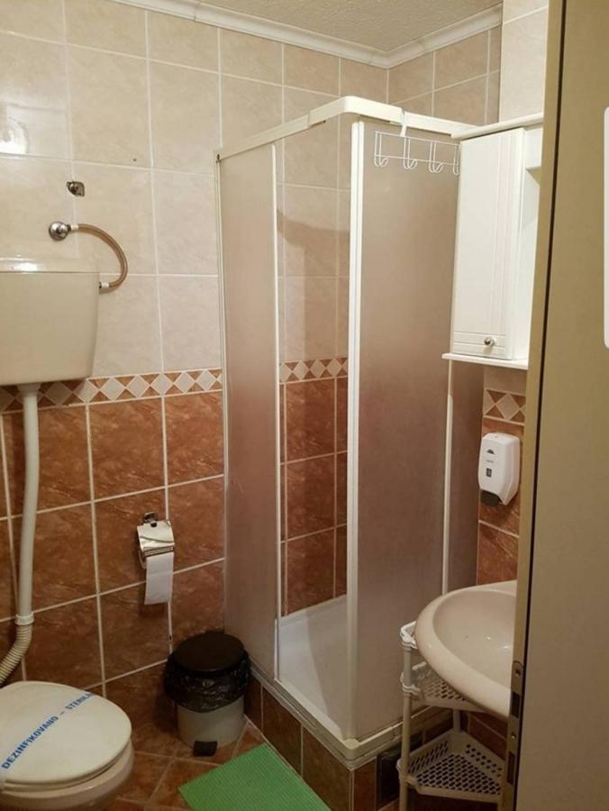 Viktorija Nova Hotel Kanjiža Buitenkant foto