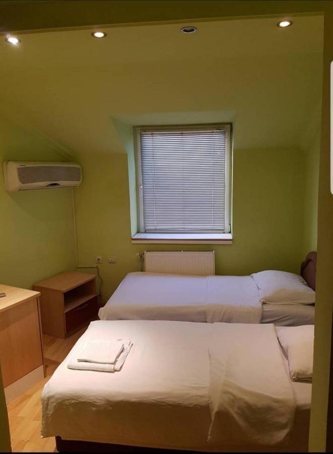 Viktorija Nova Hotel Kanjiža Buitenkant foto